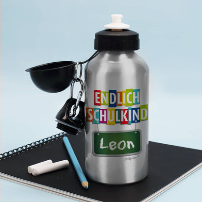 Silberne Trinkflasche bedruckt mit "Endlich Schulkind" und Ihrem Wunschname