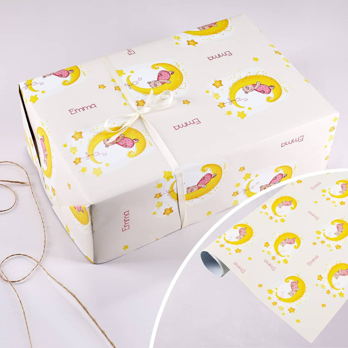 Geschenkpapier Rolle mit Name und Bärchen Motiv zur Geburt eines Mädchens