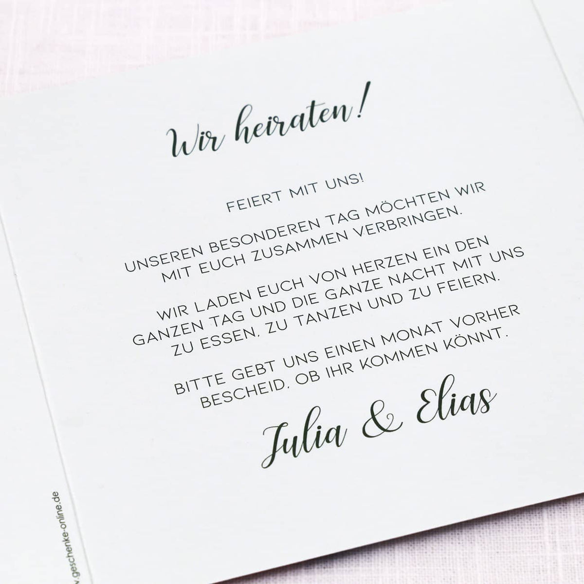 Einladungskarte zur Hochzeit mit Schleifensverschluss - Einladungstext