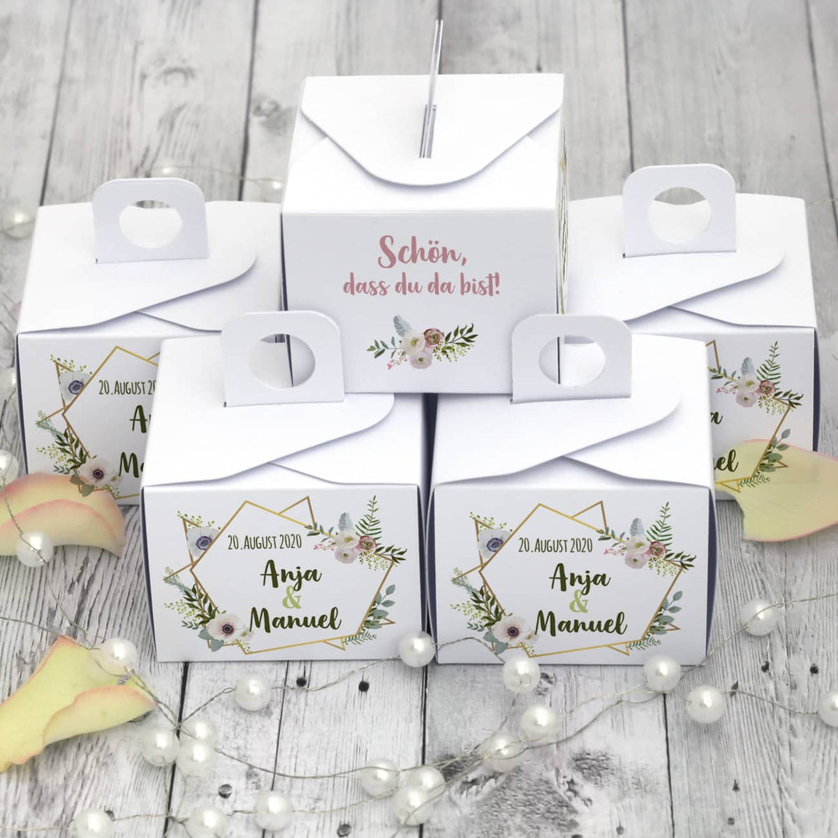 Verpackung für Gastgeschenke Hochzeit Geschenkboxen mit Namen, Datum und Blüten