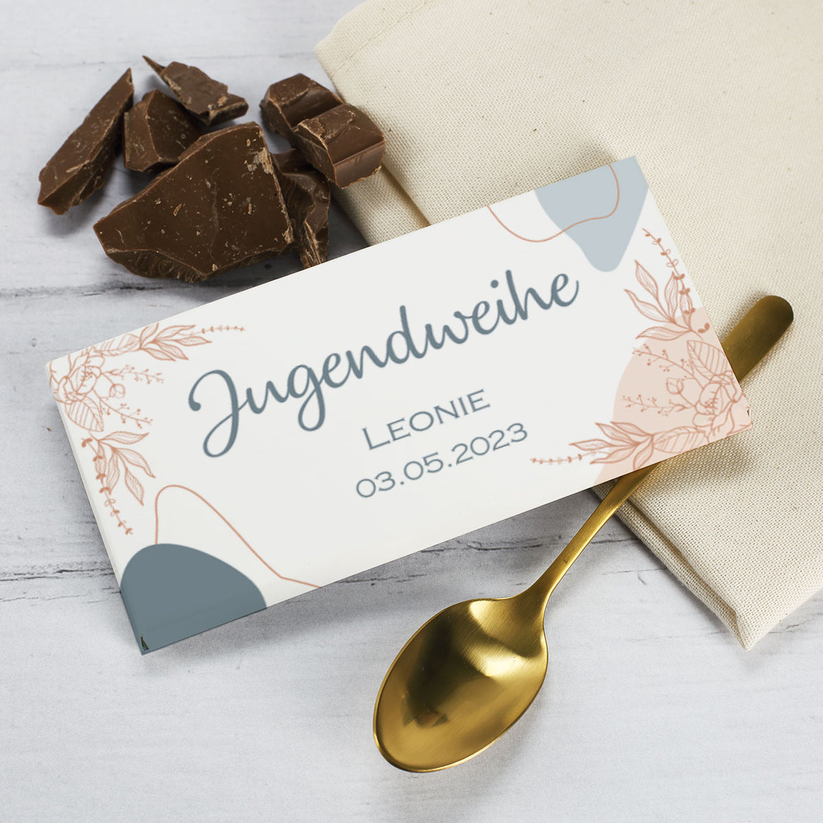 Schokoladentafel mit modernen Design personalisiert mit Name und Datum