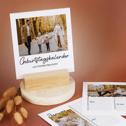 Kalender mit Fotos und den Geburtstagen aller liebsten Menschen personalisiert