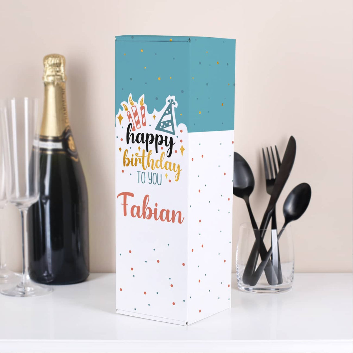Flaschenverpackung zum Geburtstag mit einem Namen Ihrer Wahl veredelt