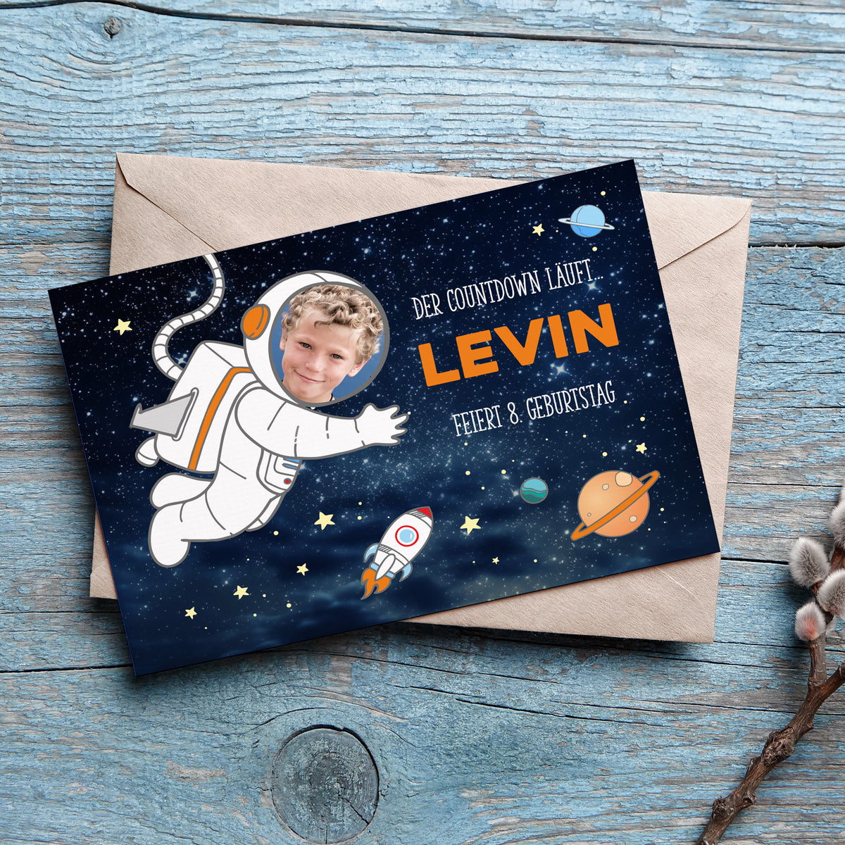 Personalisierte Einladungskarte zum Kindergeburtstag mit Foto und Weltraum-Motiv