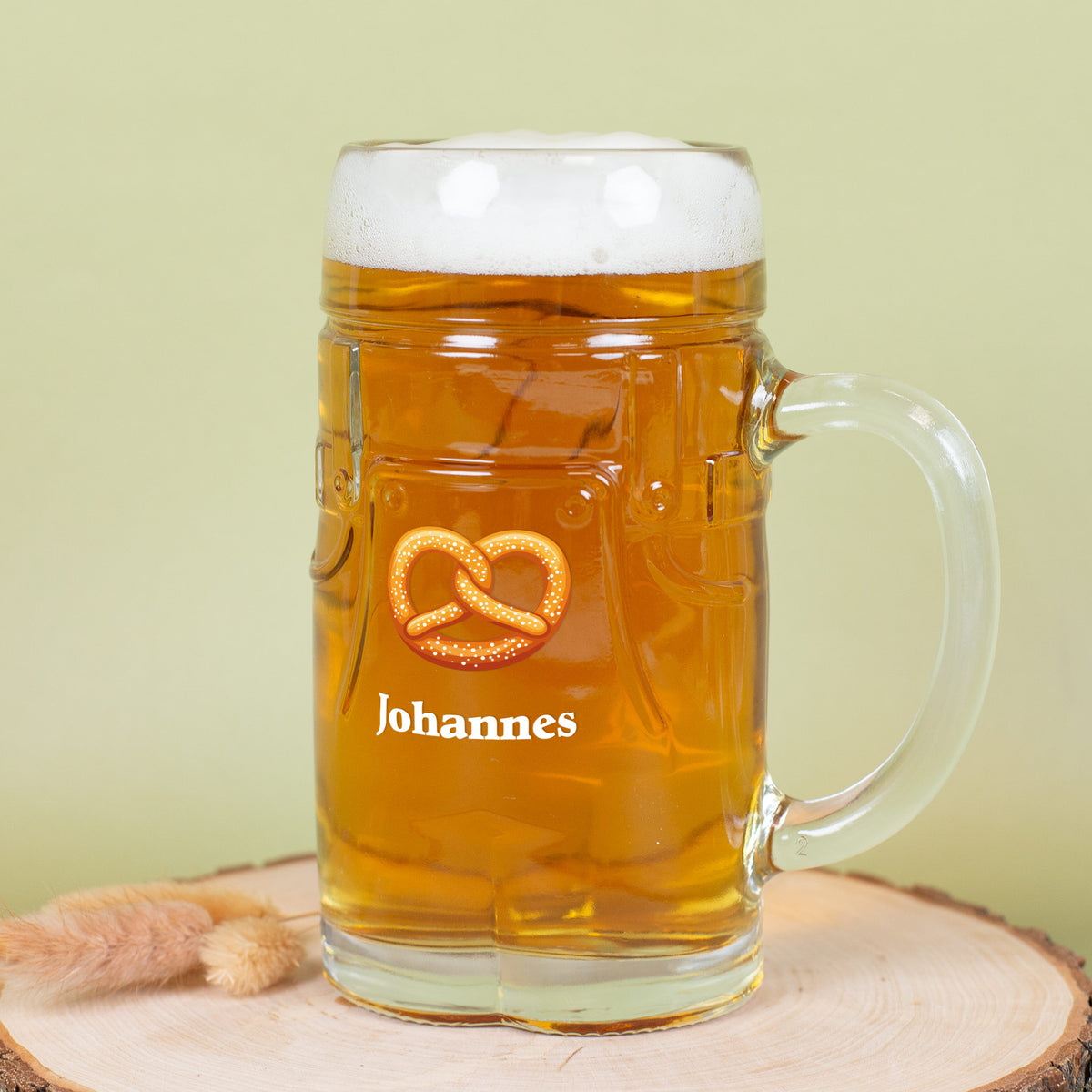 Personalisiertes Bierkrug mit Brezel-Motiv und Name Johannes auf Glas