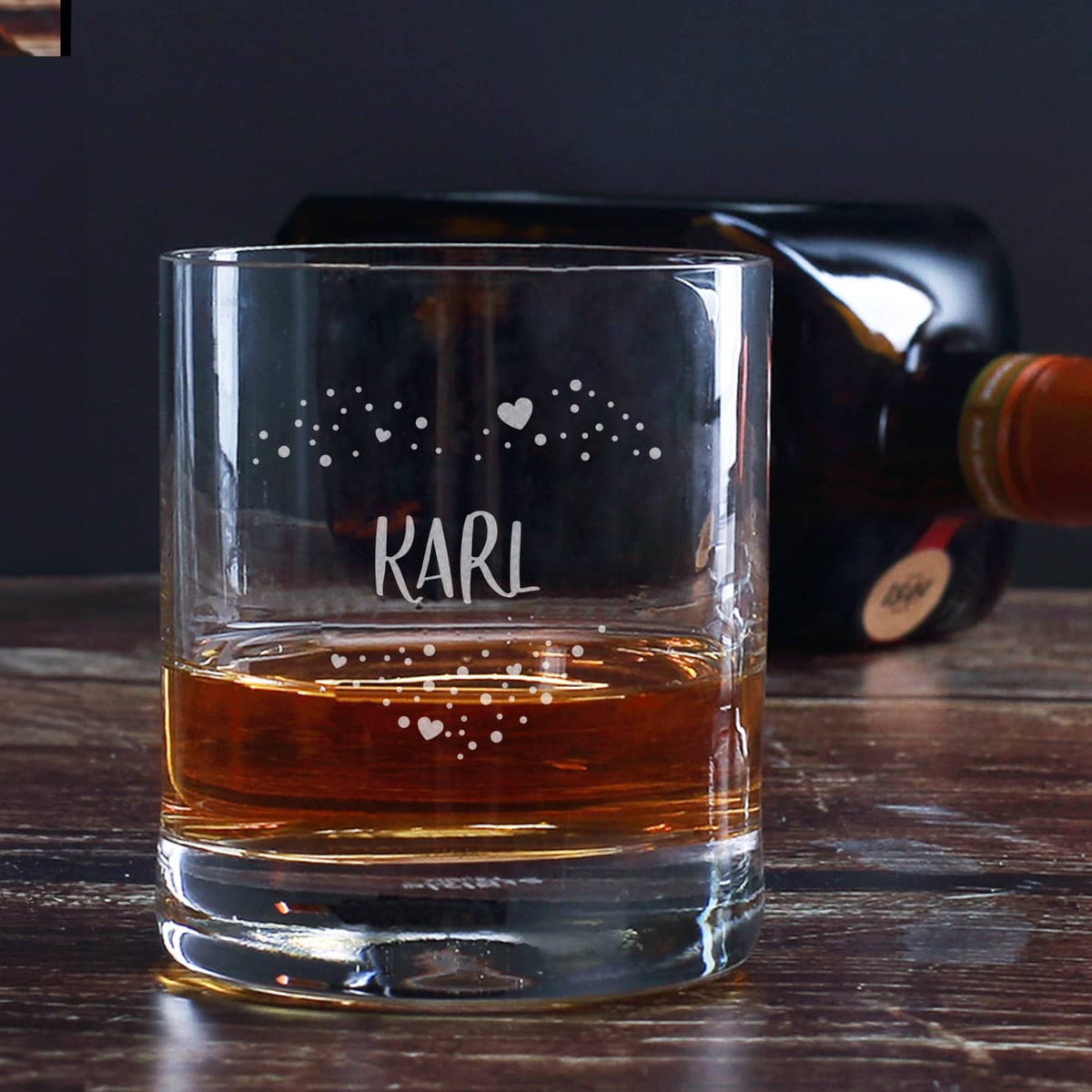 Romantisches Whiskyglas mit Gravur