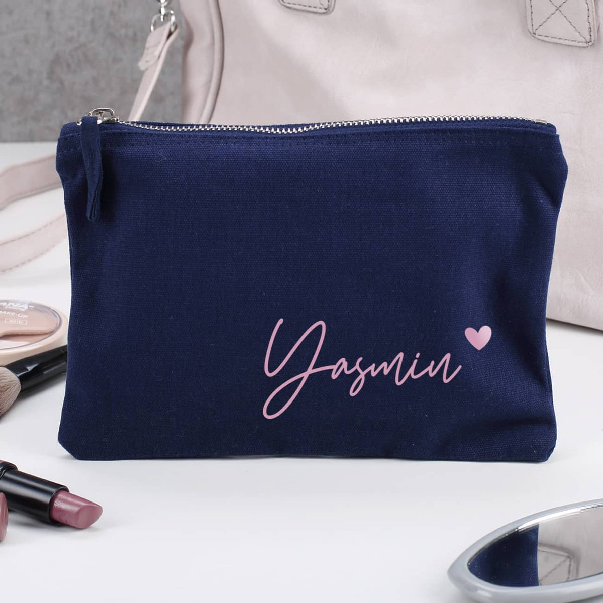 Dunkelblaue Kosmetiktasche mit Name und Herz