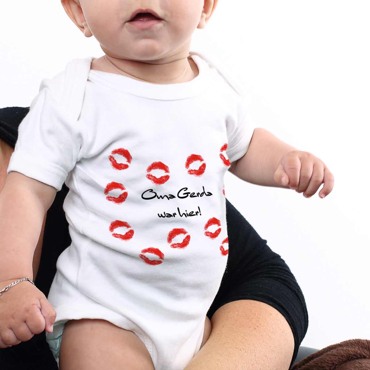 Babybody mit Wunschtext und Kussmund