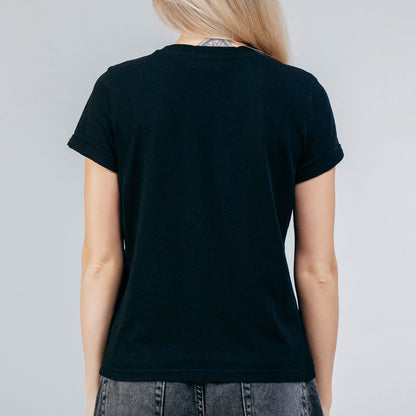 Rückansicht des schwarzen T-Shirts – unbedruckt und schlicht