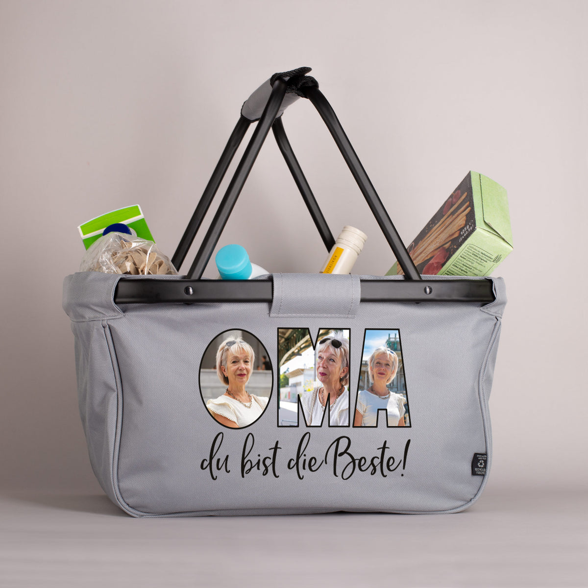 Personalisierter Einkaufskorb, befüllt mit frischen Lebensmitteln, ideal für den Einkauf.