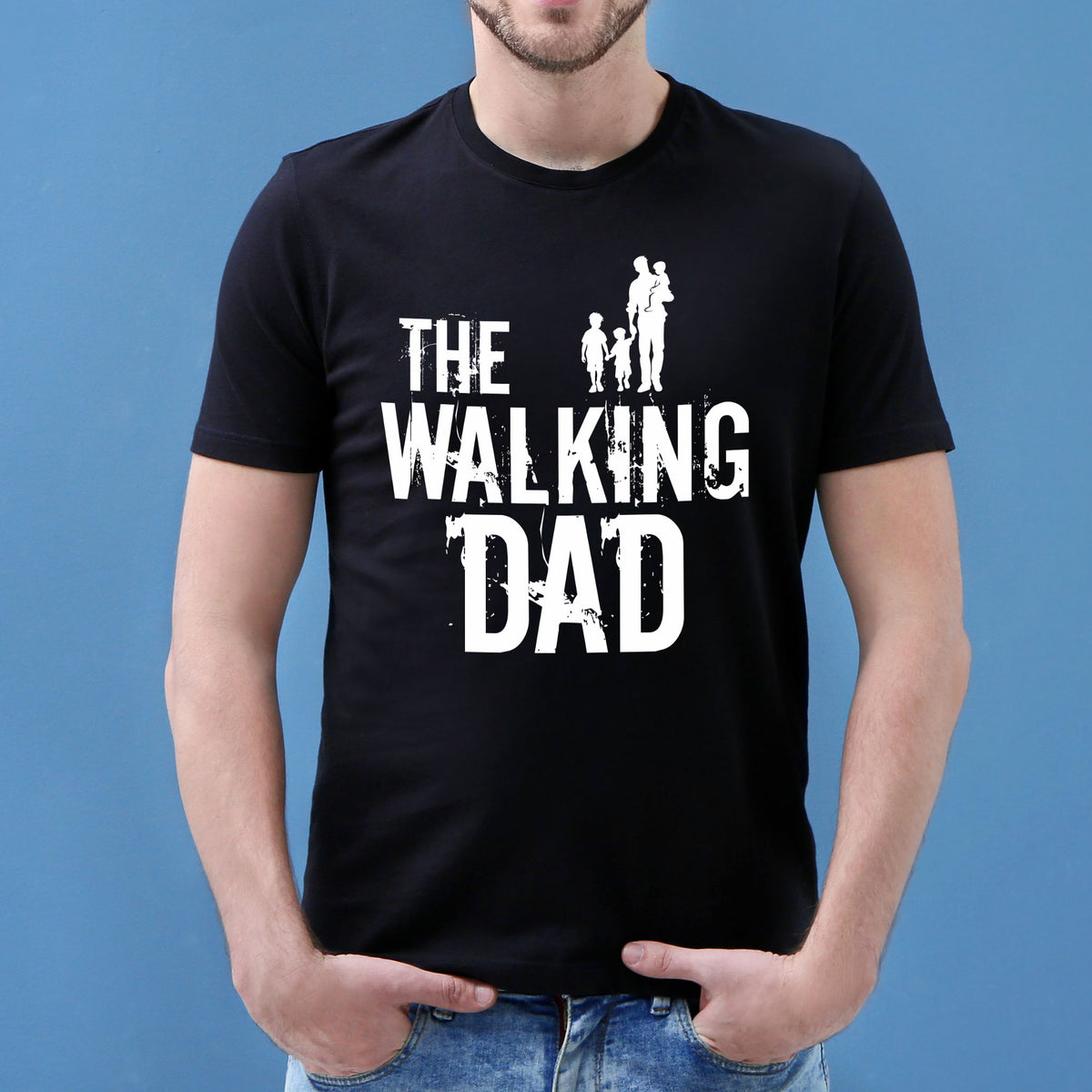 T-Shirt „The Walking Dad“ mit Kindermotiv – Papa mit Kind an der Hand, frontal