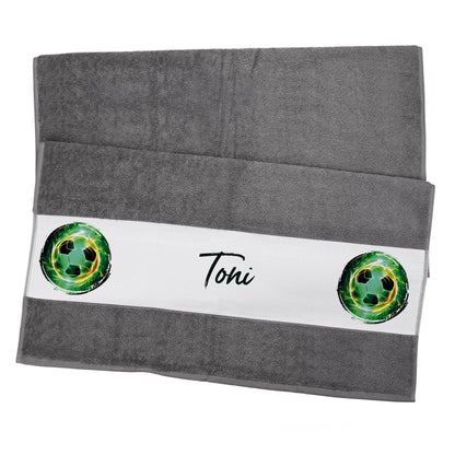 Anthrazitfarbenes Handtuch mit Fußballmotiv und Namensaufdruck „Toni“
