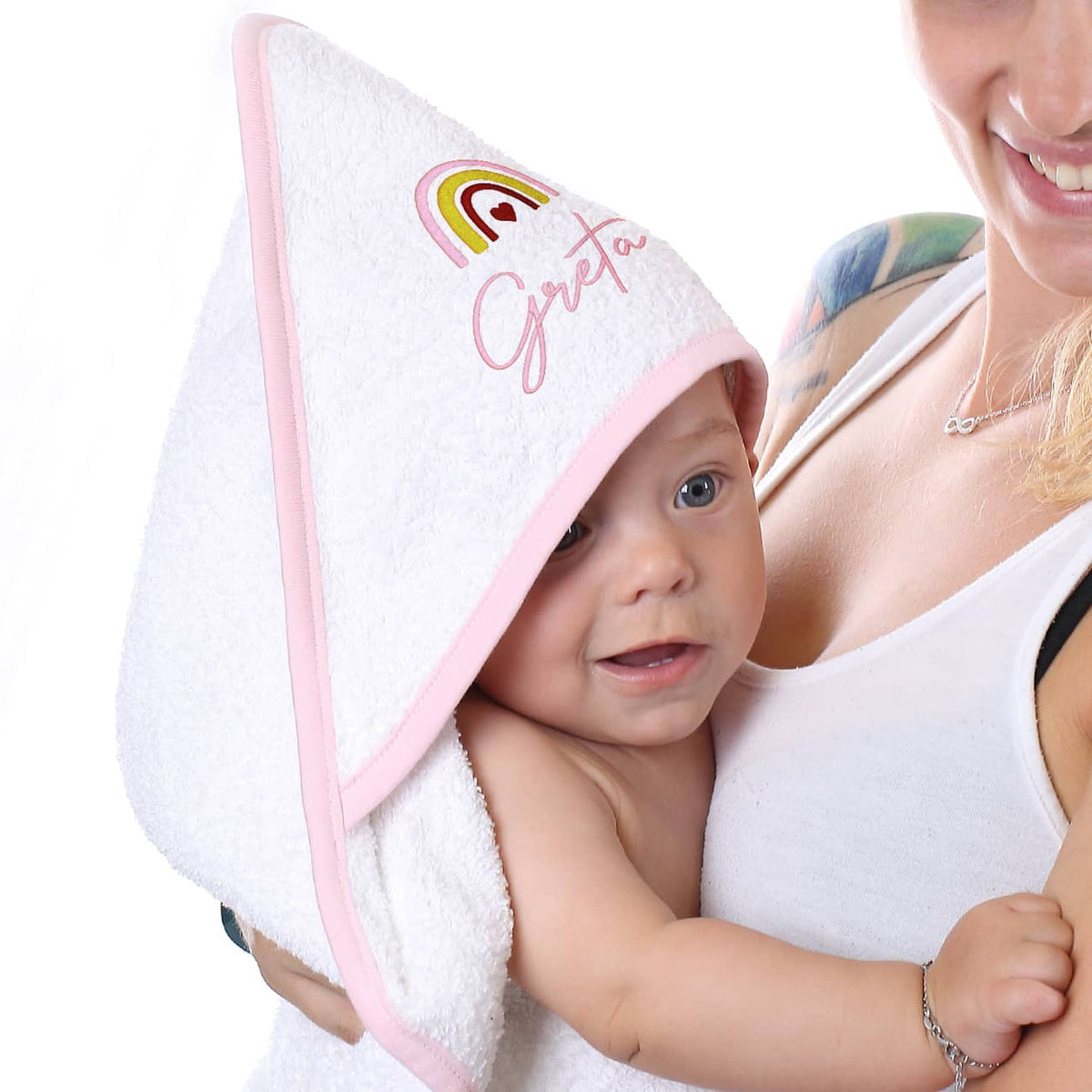 Kapuzenhandtuch für Mädchen mit Regenbogen-Motiv und Name bestickt