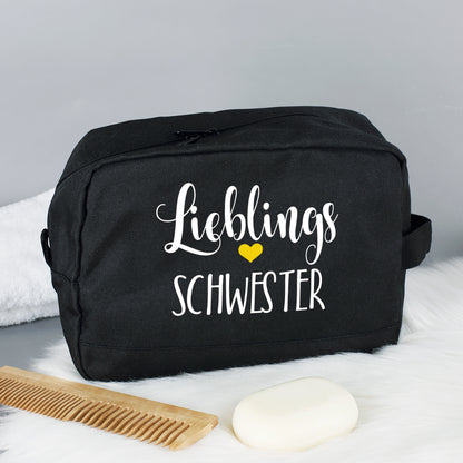 Kulturbeutel mit "Lieblings"-Motiv und Wunschaufdruck in Schwarz seitlich fotografiert