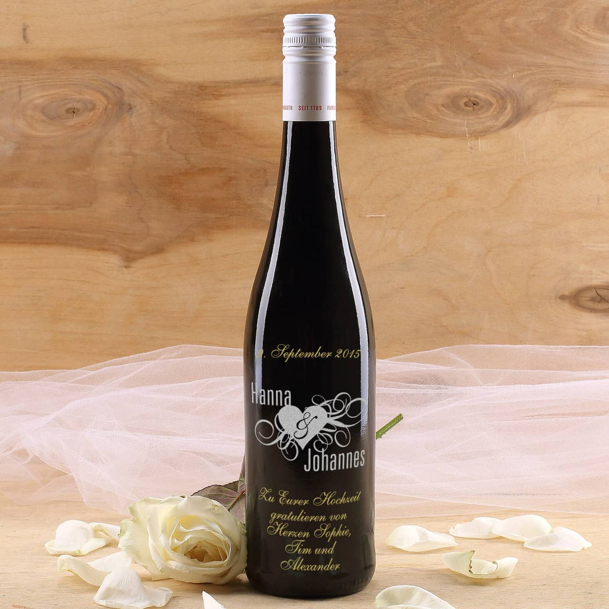 Personalisierte Weinflasche mit persönlicher Widmung zur Hochzeit in silber und gold