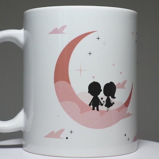 Personalisierte Namenstasse mit Aufdruck I love you to the moon and back. Innenseite bedruckt.