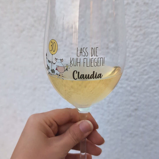bedrucktes Weinglas zum Geburtstag "Lass die Kuh fliegen" mit Name und Alter