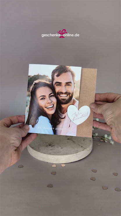 Wir heiraten! Einladungskarte zur Hochzeit mit Foto & Herz