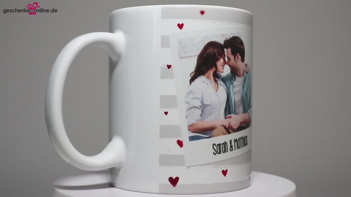 Fototasse mit drei Fotos und Wunschtext. Innenseite mit Herzen und I Love You bedruckt. 