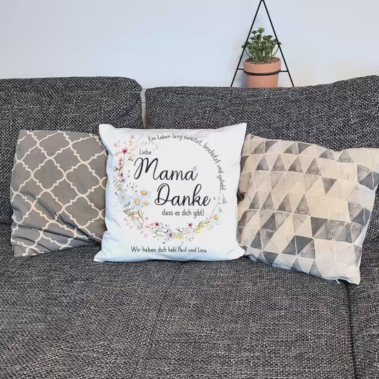 Flauschiges Kuschelkissen für Mama mit Personalisierung, "Mama Danke, dass es dich gibt" und Blumen-Motiv