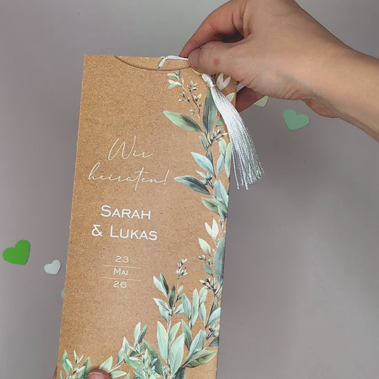Hochzeitseinladung – Ziehkarte mit Oliven-Motiv in Kraftpapieroptik